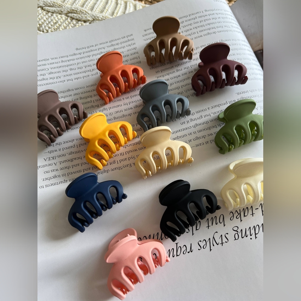 Small Wavy Hair Claw Clips. Sold Individually - Picture 2 of 3
